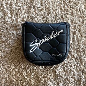 Taylor made spider putter cover